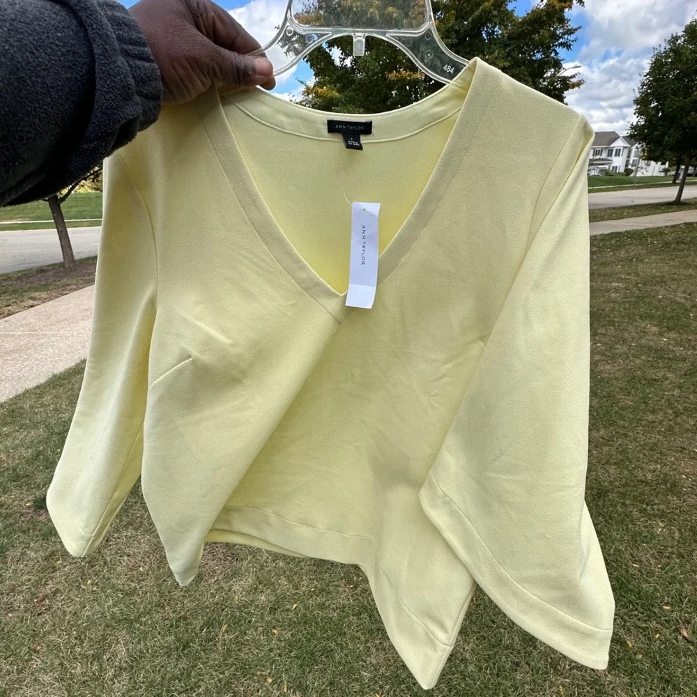 Ann Taylor Women's V-Neck 3/4 Bell Sleeve Blouse Size Small‎ Yellow NWT - Picture 10 of 11